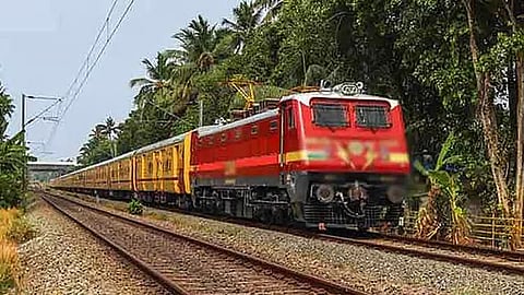சென்னை - சந்திரகாச்சி சிறப்பு ரெயில்