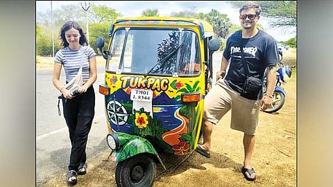 ஆட்டோவை விலைக்கு வாங்கி தமிழகத்தில் சுற்றுப்பயணம் செய்யும் வெளிநாட்டு தம்பதி