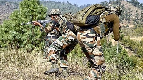 பயங்கரவாதிகள் 2 பேர் சுட்டுக்கொலை