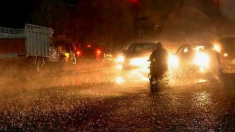 சென்னையில் மேகவெடிப்பு? - வெளுத்து வாங்கும் கனமழை