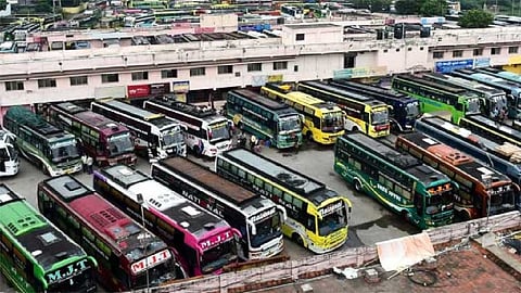 தொடர் விடுமுறை: விதி மீறலில் ஈடுபட்ட 391 ஆம்னி பஸ்களுக்கு அபராதம்