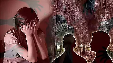 நண்பர் இல்லாத நேரத்தில் மனைவியை மிரட்டி கூட்டு பாலியல் பலாத்காரம்