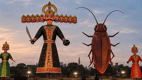 ‘கரப்பான்பூச்சி' உருவ பொம்மையை எரிக்க முடிவு