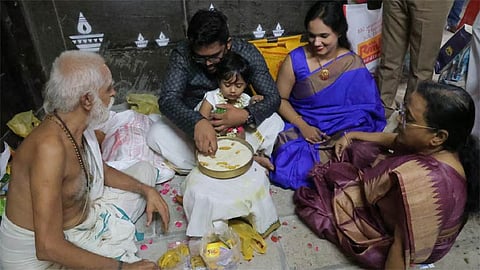 விஜயதசமி: நெல்லை சரஸ்வதி அம்மன் கோவிலில் வித்யாரம்பம் நிகழ்ச்சி