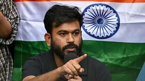 தீபாவளி வரை கரப்பான்பூச்சி ஜனதா கட்சி போராட்டம் இல்லை: அபிஜீத் திப்கே அறிவிப்பு
