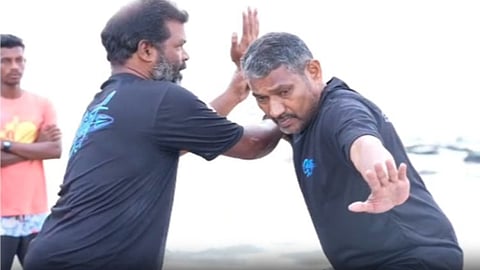 அலைகளுடன் விளையாடிய அமைச்சர் வன்னியரசு: கோவளம் கடலில் சர்பிங் செய்து அசத்தல்!