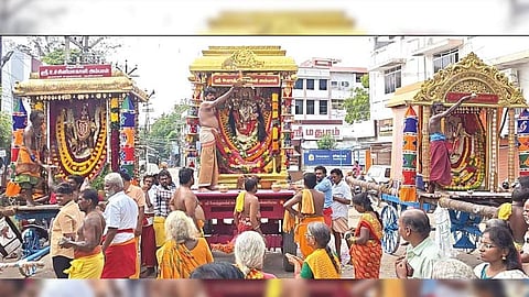 நெல்லையில் தசரா விழா, வண்ணார்பேட்டையில் வீதிஉலா வந்த பேராத்து செல்வி அம்மன், உச்சினி மாகாளியம்மன், முத்தாரம்மன் சப்பரங்கள்