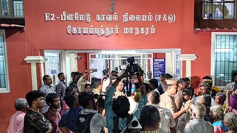 கோவை மாணவர் தற்கொலை: தலைமை ஆசிரியர் , வகுப்பு ஆசிரியர் சஸ்பெண்ட்