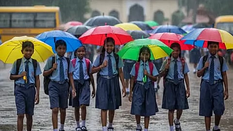 ஈரோடு மாவட்டத்தில் அனைத்து வகை பள்ளிகளுக்கும் இன்று விடுமுறை
