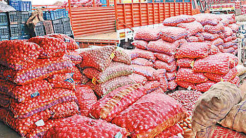 கோயம்பேடு மார்க்கெட்டில் மீண்டும் உச்சம் தொட்ட வெங்காயம்; கிலோ ரூ.60-க்கு விற்பனை