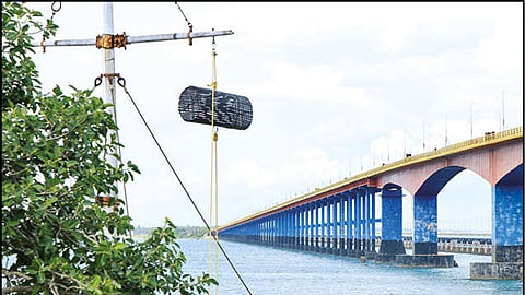 தமிழ்நாட்டில் 9 துறைமுகங்களில் 2-ம் எண் புயல் எச்சரிக்கை கூண்டு ஏற்றம்