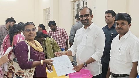 மயிலாப்பூர் சீனிவாசபுரத்தில் குலுக்கல் முறையில் வீடுகள் ஒதுக்கீடு: அமைச்சர் வெங்கடரமணன் தொடங்கி வைத்தார்
