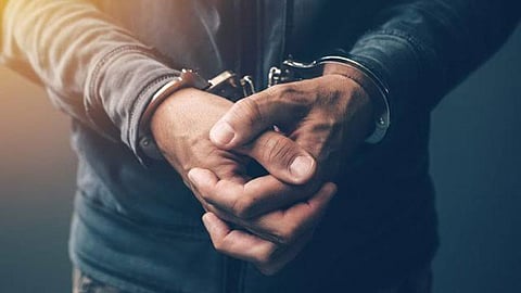 நடைபாலத்தில் இருந்து 9 மாத குழந்தையை வீசிய கொடூர தந்தை கைது