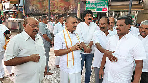 திருச்சானூர் பத்மாவதி தாயார் கோவில் பிரம்மோற்சவ விழா ஏற்பாடுகள்: தேவஸ்தான இணை நிர்வாக அதிகாரி சரத் ஆய்வு மேற்கொண்டார்.