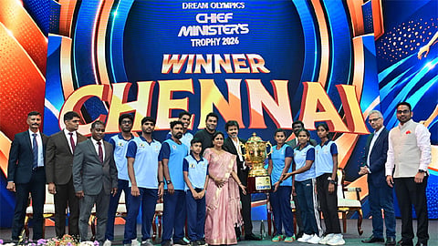 முதலமைச்சர் கோப்பை நிறைவு விழா: விளையாட்டு வீரர்களுக்கு ஊக்கத்தொகை வழங்கி விஜய் பாராட்டு