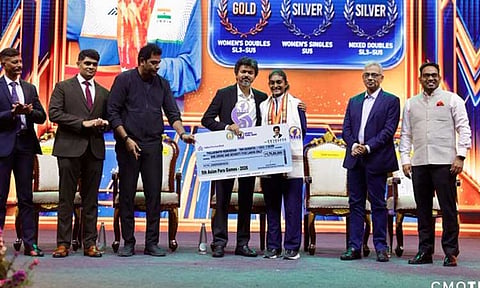 தமிழக வீரர்-வீராங்கனைகளுக்கு ஊக்கத்தொகை: முதல்-அமைச்சர் விஜய் வழங்கினார்