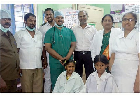 பிறவியிலேயே பார்வை குறைபாடு இருந்த 2 சிறுமிகளுக்கு அறுவை சிகிச்சை