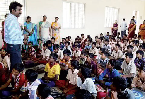 மாணவர்களிடம் உள்ள வாசித்தல் முறையை மாற்றிட வேண்டும்