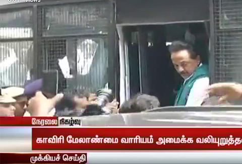 காவிரி விவகாரம்: போராட்டத்தில் ஈடுபட்ட ஸ்டாலின் உள்ளிட்டோர் கைது; தி.மு.க.வினர் சாலை மறியல்