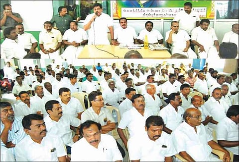 திருப்பூரில் உண்ணாவிரத போராட்டத்தில் திரளானவர்கள் பங்கேற்க வேண்டும் அ.தி.மு.க. ஆலோசனைக்கூட்டத்தில் முடிவு