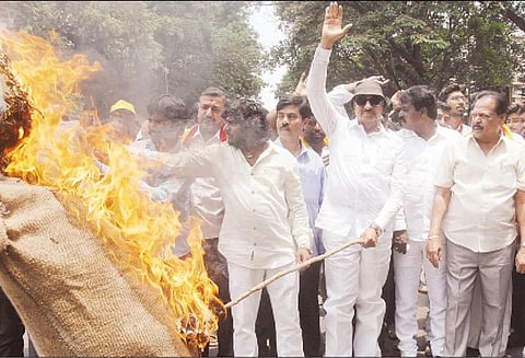 ரஜினிகாந்த், கமல்ஹாசன் படங்களை கர்நாடகத்தில் திரையிட விடமாட்டோம் வாட்டாள் நாகராஜ்