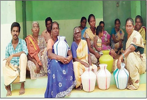 கணியூர் அருகே, குடிநீர் வழங்கக்கோரி ஊராட்சி மன்ற அலுவலகத்தை முற்றுகையிட்ட பொதுமக்கள்