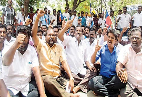 சங்கராபுரம் தாலுகா அலுவலகத்தை விடுதலை சிறுத்தைகள் கட்சியினர் முற்றுகை