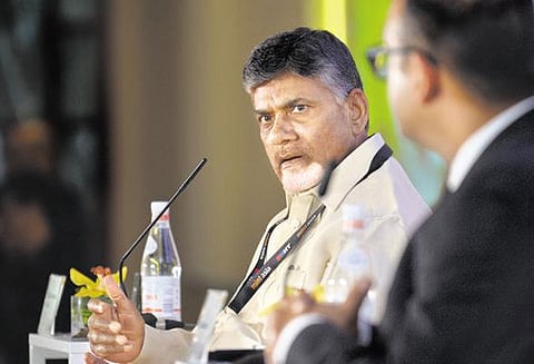 ஆந்திராவுக்கு சிறப்பு அந்தஸ்து அளிக்க வலியுறுத்தி ஏப்ரல் 20 ஆம் தேதி உண்ணாவிரதம் இருக்க சந்திரபாபு நாயுடு முடிவு