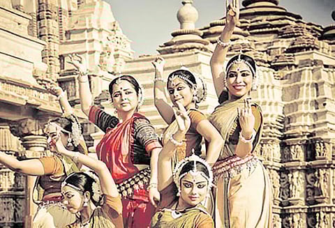 கஜூரகோ: கதை சொல்லும் காதல் சிற்பங்கள்