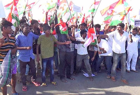 ஸ்டெர்லைட் ஆலையை மூடக்கோரி தூத்துக்குடியில் 16 இடங்களில் பொதுமக்கள் போராட்டம்