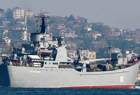 சிரியாவில் குவியல் குவியலாக ஆயுதங்கங்களை குவிக்கும் ரஷ்ய போர் கப்பல்கள்