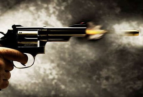 குழந்தை பிறந்தது, கொண்டாட்ட நிகழ்ச்சியில் துப்பாக்கி சூடு; தந்தை உயிரிழப்பு