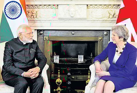 இங்கிலாந்து பிரதமர் தெரசா மேயுடன் மோடி சந்திப்பு
