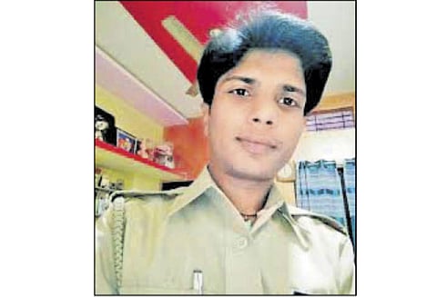 பாலின மாற்று அறுவை சிகிச்சை செய்து கொள்ள பெண் போலீஸூக்கு அனுமதி