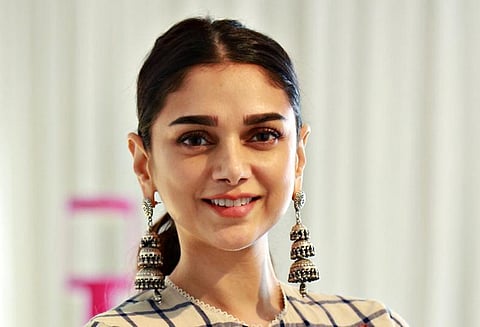 உறவினர்கள் இருந்தால் அதிர்ஷ்டம் “சினிமா பின்னணி இல்லாமல் வளர்வது கஷ்டம்”- அதிதிராவ்