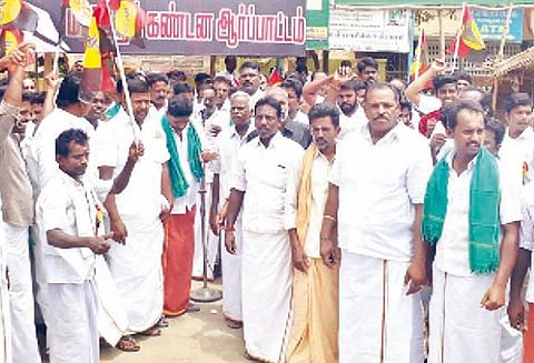 காவிரி மேலாண்மை வாரியம் அமைக்காத மத்திய அரசு கண்டித்து தே.மு.தி.க.வினர் ஆர்ப்பாட்டம்