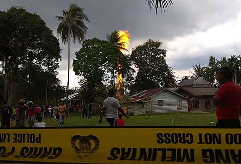 இந்தோனேஷியாவில் எண்ணெய் கிணறு தீப்பிடித்து எரிந்ததில் 10 பேர் பலி