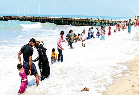 5-வது நாளாக அரிச்சல்முனைக்கு சுற்றுலா பயணிகள் செல்ல தடை