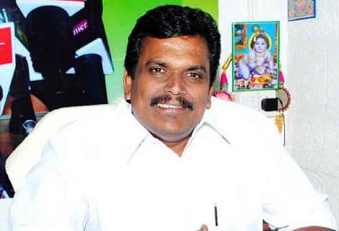 எம்.எல்.ஏ.க்கள் தகுதி நீக்கம் செய்யப்பட்ட ஆண்டிப்பட்டி, பெரியகுளம் தொகுதிகளில் வளர்ச்சிப் பணிகள் மேற்கொள்வதில் சிக்கல்