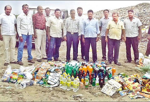 கடைகளில் பறிமுதல் செய்யப்பட்ட ரூ.1¼ லட்சம் புகையிலை-காலாவதியான உணவு பொருட்கள் அழிப்பு