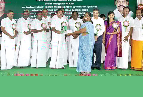 வெண்பட்டு உற்பத்தியில் தமிழகம் முதலிடம் வகிக்கிறது