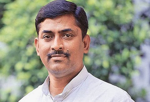 பெங்களூருவுக்காக காங்கிரஸ் வெளியிட்டுள்ள தேர்தல் அறிக்கை ஒப்பந்ததாரர்கள், கட்டுமான தொழில் அதிபர்களுக்காக தயாரிக்கப்பட்டது