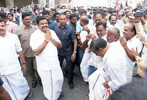 முதல்-அமைச்சர் எடப்பாடி பழனிசாமிக்கு அ.தி.மு.க.வினர் உற்சாக வரவேற்பு