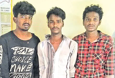 குன்றத்தூர் அருகே வாலிபரிடம் கத்திமுனையில் வழிப்பறி; 3 பேர் கைது