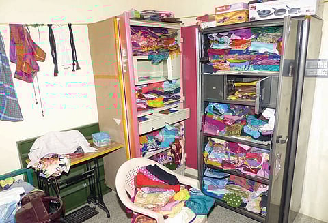 சித்த மருத்துவர் வீட்டில் நகை, பணம் கொள்ளை