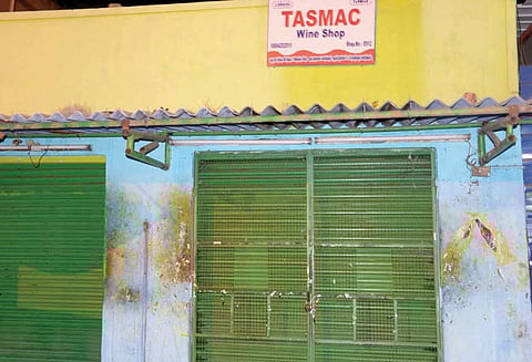 மாவட்டம் முழுவதும் 40 மதுக்கடைகள் மூடப்பட்டன