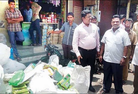 திருப்பூரில் தடை செய்யப்பட்ட 1 டன் பிளாஸ்டிக் பொருட்கள் பறிமுதல்: மாநகராட்சி அதிகாரிகள் நடவடிக்கை