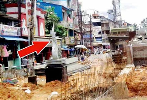 தியாகிகள் நினைவு சின்னத்தை மாற்று இடத்தில் நிறுவ கோரிக்கை