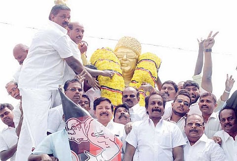 குமரி மாவட்ட அ.தி.மு.க. செயலாளர்கள் எஸ்.ஏ.அசோகன்- ஜாண்தங்கத்துக்கு உற்சாக வரவேற்பு