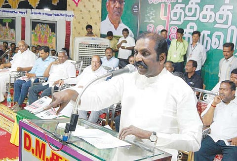 தமிழ்மொழியை நிலை நிறுத்தியதில் திராவிட இயக்கங்களுக்கு பெரும் பங்குண்டு கவிஞர் வைரமுத்து பேச்சு